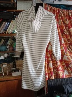 Č.10 mikina s kapucí