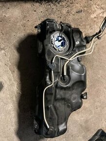 Škoda Scala Kamiq palivová nádrž benzín