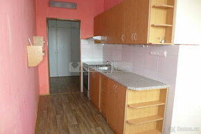 Prodej prostorného bytu 2+1 po rekonstrukci v Plzni ve Skvrň - 1