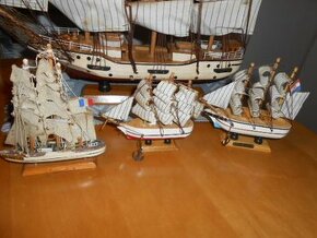 Staré dřevěné modely lodí 5kusů od 13cm do 49cm,zaprášené