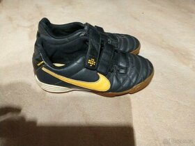 Boty do školy Nike, EU 35