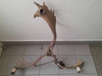 Prodám velký starý lustr z dancich parohu myslivec