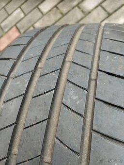 Bridgestone 255/45 R18 DOT0622