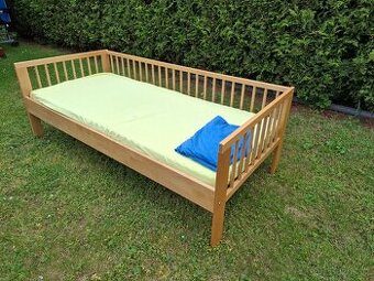 Dětská postel IKEA Gulliver + rošt, matrace, 2 prostěradla..