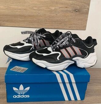 Snakery Magmur Runner z kolekce adidas Originals 37,5