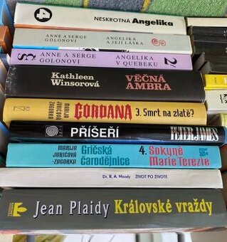Prodám 66 knih za 50–400 Kč, cena podle titulu