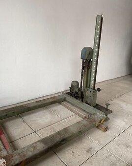 Nůžkový hydraulicky zvedák 1,5T Ddr