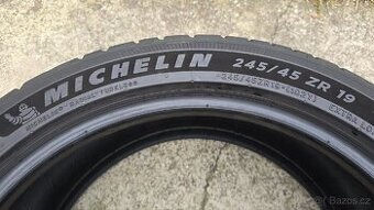 245/45 R19 pneu Michelin 7mm
