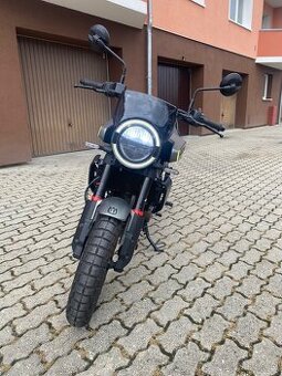 Motocykl Husqvarna Svartpilen 401