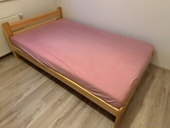 Postel 120cm s roštem a matrací - skvělý stav