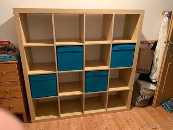 Regál IKEA Kallax 149x149x39 cm + 4 tyrkysové boxy