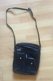 pánská černá kabelka přes rameno