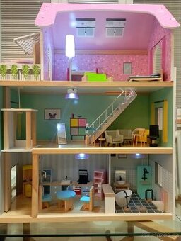Domeček pro panenky, osvětlení, výtah