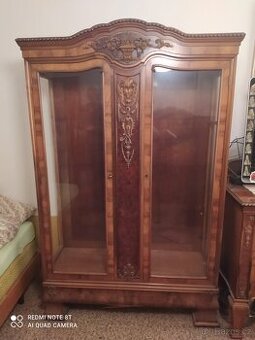 prodám starožitný nábytek