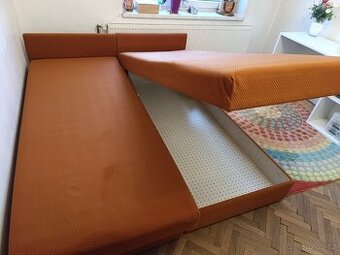 Dvě bytelné celočalouněné válendy s úložným prostorem (Retro