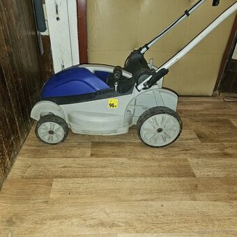 Elektricka sekacka na trávu