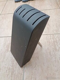 Stojan na nože Fiskars