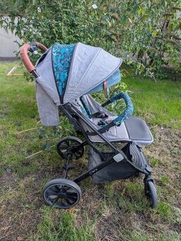 Cestovní kočárek Momi Estelle Dakar