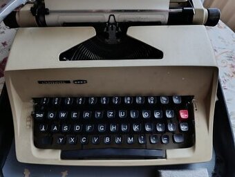 Kufříkový psací stroj Consul 2223