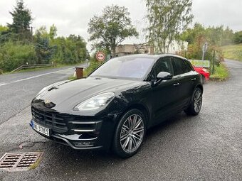 Porsche Macan Turbo Performance 324kw - pekny stav 