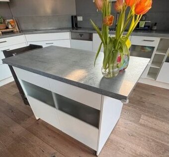 Moderní linka se spotřebiči a ostrůvkem,6152