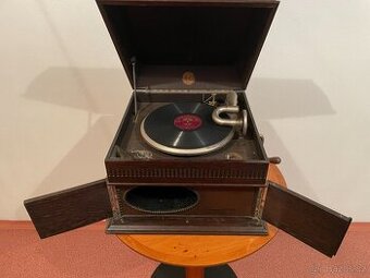 Starý gramofon na kliku