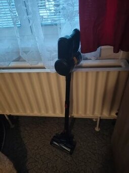 Bezsáčkový vysavač