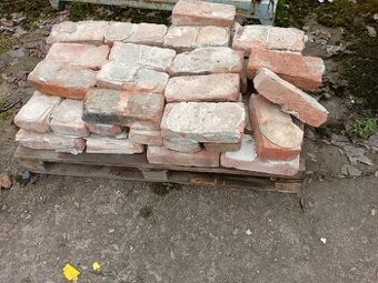 Cihly neočištěné zdarma na paletě