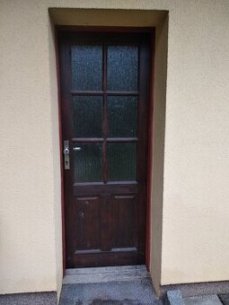 Dveře dřevěné vchodové s prosklením