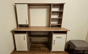 Psací stůl nebo toaletní stolek