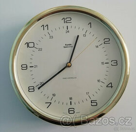 Rádiem řízené nástěnné hodiny Kundo Space timer