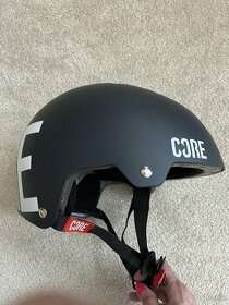 Skateboardová helma Core