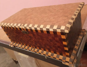 Dřevěná skříňka na cennosti - 1