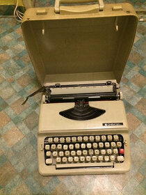 Kufříkový psací stroj Chevron 63,made in Japan, plně funkční