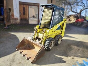 Malý smykový nakladač Gehl Gehlmax SL 1620 a podkop