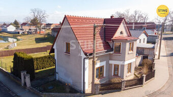 Rodinný dům se zahradou 8 km od D8, 131817