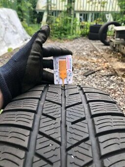 Zimní pneu 215/65 R17