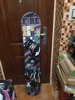 Prodám pěkný snovboard FIREFLY 135cm dlouhý.