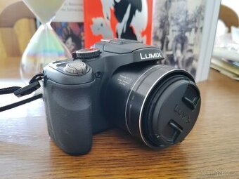 Panasonic LUMIX DMC-FZ200