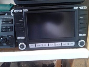 Orig.rádio VW Golf 5 s navigací