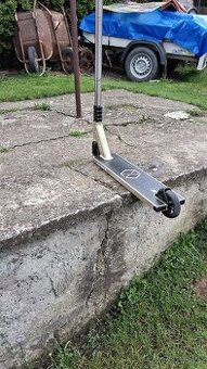 Prodám koloběžku NATIVE STEM zlatou
