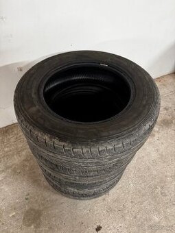 Pirelli 215/65 R16C 109/107T