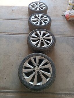 Lité disky včetně pneu Toyota 225/45R17