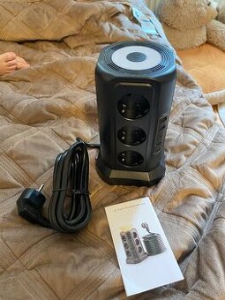 Multifunkăni zásuvka 12 x 220 V 5 x USB