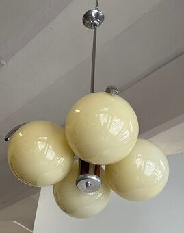 Chromový čtyřramenný lustr artdeco.