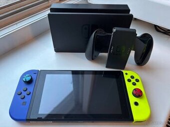 NINTENDO SWITCH – Controller, Dock, pouzdro, sluchátka