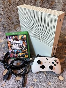 Xbox One S 365GB s ovladačem (GTA V a další hry na účtu)