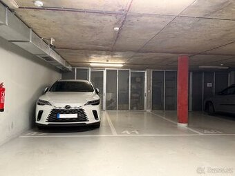 Pronájem garážového stání s prostornou komorou - Nobelova
