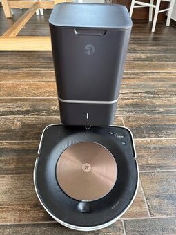 Robotický vysavač Roomba S9+ s dokem a příslušenstvím