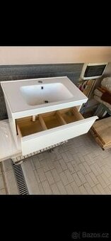 Koupelnová skříňka Ikea